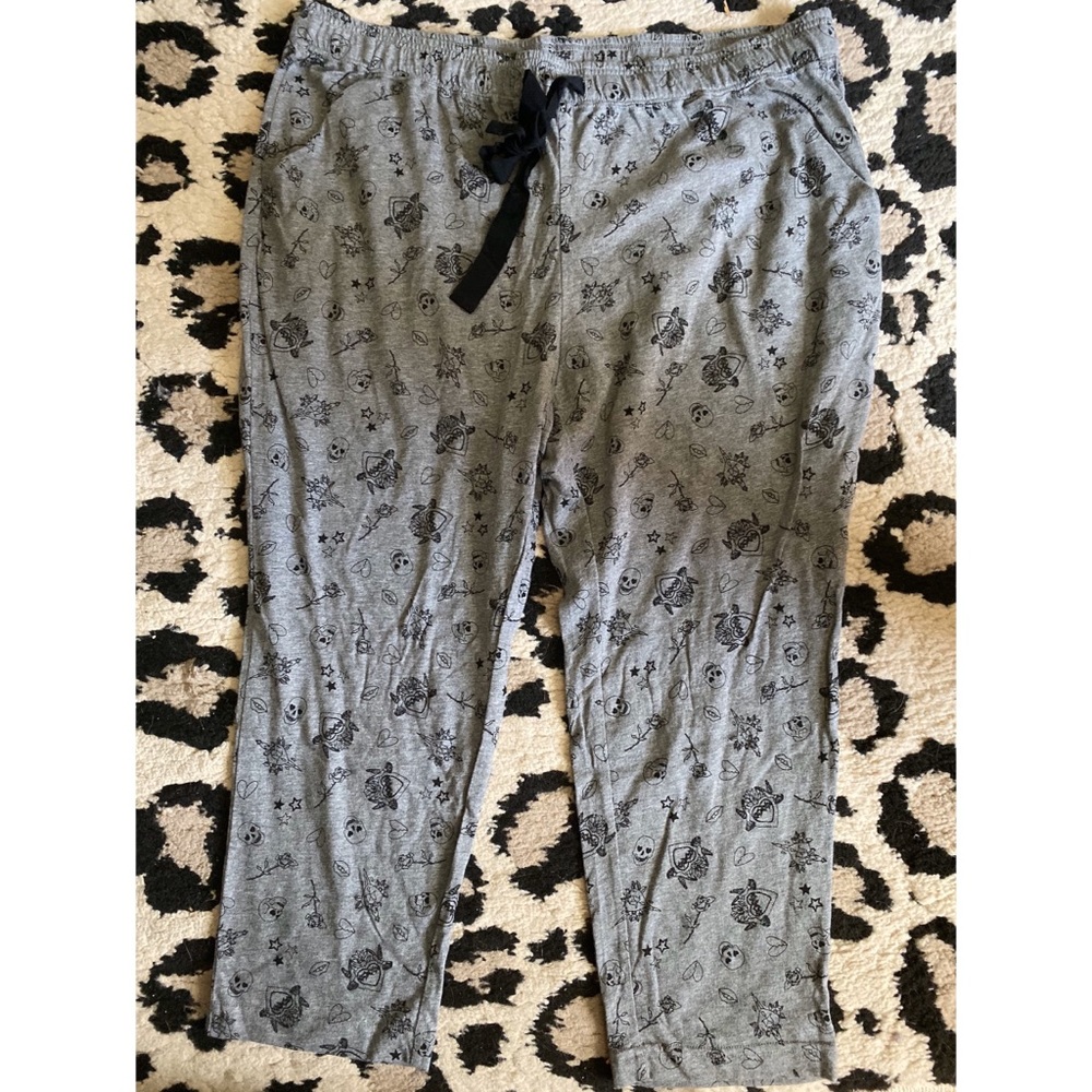 Torrid | Grey Skull Crop Pants